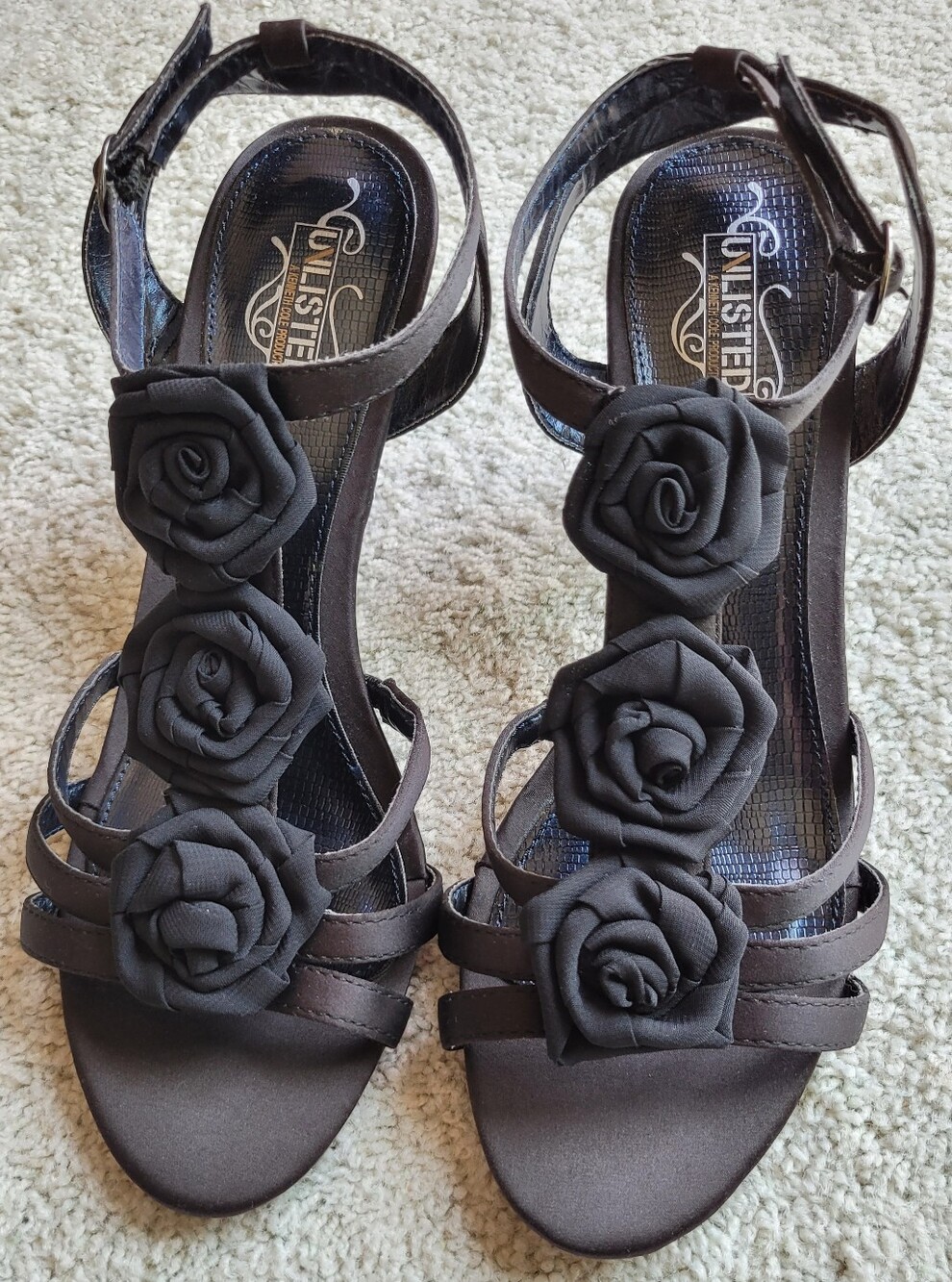 3 Fabric Roses Satin Per Shoe A Delicate Looking Set Of Heels 10